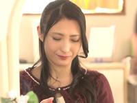 夫のいない間に他人棒で密会交尾する淫らな美形人妻