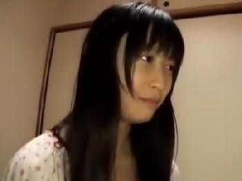 非情で変人な父親の性奴隷にされる黒髪の美少女