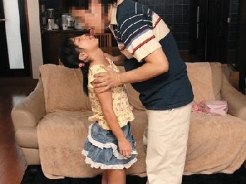 雪野りこ-身長134CM!?ガチアウトなあどけない少女が大の大人にイタズラされてW