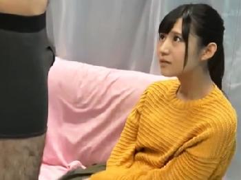 チェリーボーイのペニスを不本意ながらもしっかり抜いてくれて筆おろしまでさせてくれる美少女