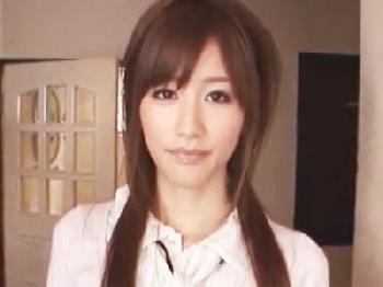 容姿端麗なキャビンアテンダントがフライトの疲れを癒すはずのマッサージで媚薬を飲まされる