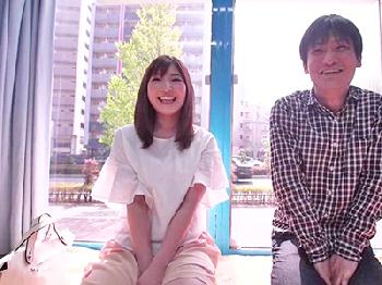 マジックミラー号で壁から出てる彼氏の陰茎当てゲーム→負けたら即ズボ