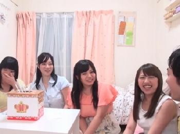 爆乳女子大生達に童貞1人放り込んで王様ゲーム→中出し乱交筆おろしパーティに