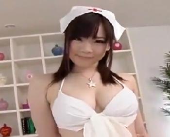 色白で透明感のある巨乳お姉さんを全力3人プレイで精液オメコへ直接射精