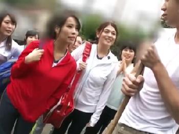 民宿でバイトしてたら合宿中のでか乳主婦さんバレーチームの専用ペニスにされた