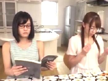 父の再婚相手の連れ子美女姉妹→まさかの変態痴女で毎日ハーレムSEX