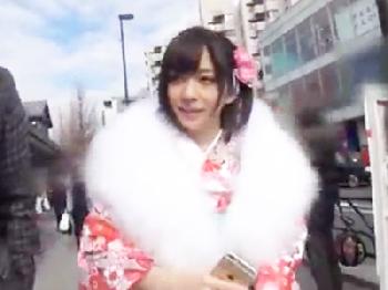 振り袖姿の新成人を軟派し着物が乱れるディープな性行為