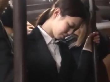 いい感じのパンスト女性会社員発見したので痴漢→脚にぶっかけ!!