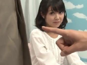 予想外の巨根登場にすんなり中出し許した素人娘