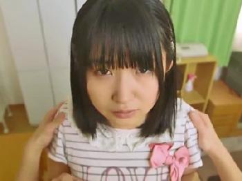 無知がゆえに言いなりになってしまう童顔女子に中出し