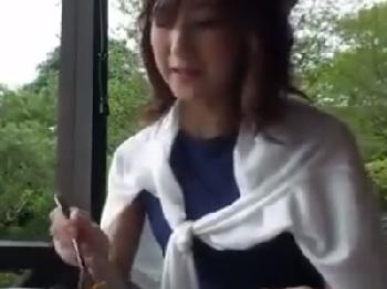 自ら他人棒を欲しがってくる素人人妻と旅行先で浮気性交