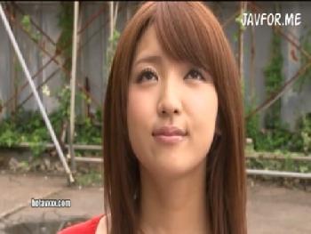 清楚系な巨乳娘を電車内で痴漢