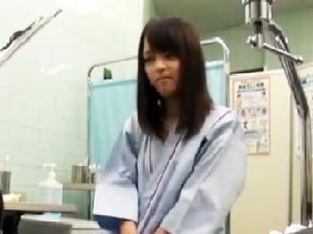 検診に来たはずが‥電動マッサージ器とローターでいじくられた挙句、医者に子宮へ直接射精される童顔娘