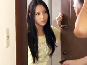 上から目線で生意気な隣人の小娘にキレたジジイが部屋に侵入して種付け婦女暴行を決行W