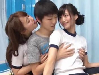 マジックミラー号で夢の3P筆おろしをしてもらうチェリーボーイ