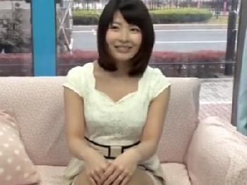 結婚してまだ1年な若妻が草食ペニスをリードしながら密通交尾