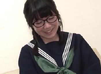 ミニ系童顔な眼鏡女子校生をガチ調教→顔の割には豊満なケツにパンパン叩き込んで大赤面ハメ撮り