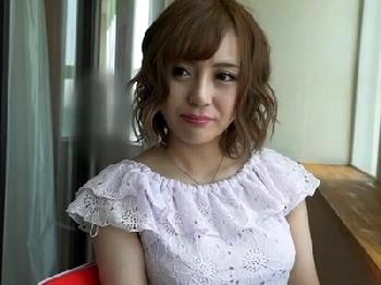 巨乳の素人娘をホテルに連れ込んで素股の後に流れでゴムなし肉棒ぶち込む