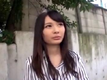 限界まで小便を耐えさせた明日花キララと尿失禁SEX