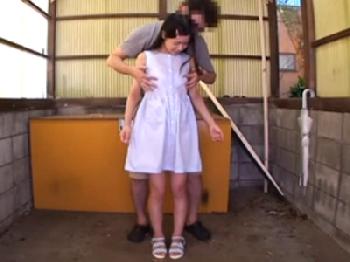 貧乳童顔娘に手コキ口内性交の仕方を教えてあげる変態ジェントルマン