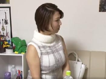 久々の年下ペニスにうっとりしてたら出された熟女人妻