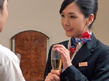 現役キャビンアテンダントがファーストクラス客のみをもてなす裏稼業