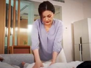 施術中にムラっときた客がとても綺麗な人妻マッサージ師へ婦女暴行する一部始終