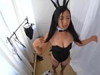 ムチッとした官能的な肉体の色情狂バニーと着衣のまま交尾