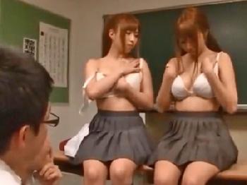 童貞の反り勃った肉棒を騎乗位でとろとろ女性器にゆっくり誘導して筆おろしする美少女