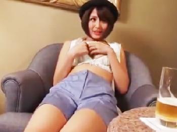 浮気性交の快感を忘れる事が出来ない尻軽人妻が懲りずに‥