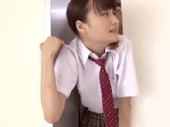 エレベーターに挟まったギャル女子校生妹→ここぞとばかりに犯し始める冷酷非道な兄