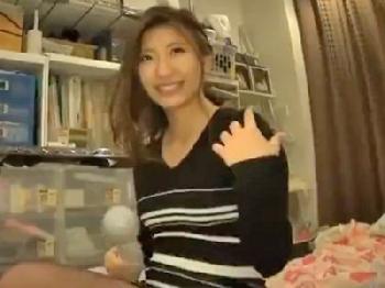 息子の朝一男根を口淫で堪能する痴女主婦