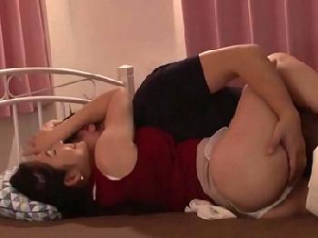 義弟の若くて固いペニスを欲しがる痴女な兄嫁