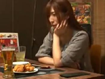 ほろ酔い巨乳お姉さんを自宅に連れ込み性行為