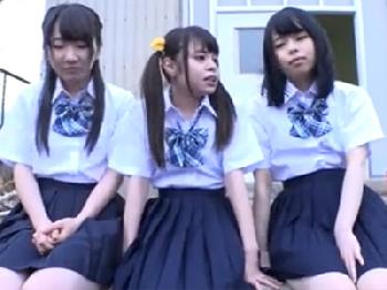 Aカップの女子校生3人組が教師に色仕掛けして学校内で性行為に大暴れ!!