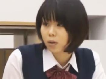 図書館で勉強してた品行方正な女子校生にセンズリ誇示するだけでは満足できずに凌辱決行する変態男W