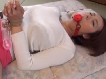 拘束→ジジイペニスにおまんこへ直射精される熟女人妻