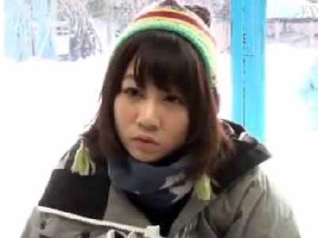 マジックミラー号内で膣内でスペルマを発射され涙目顔の素人美女