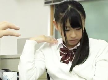 キュートな生徒を犯すために媚薬を使うクズの極み教師W