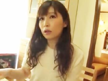 夫の帰宅前に中出し密通性交で絶頂する背徳人妻W