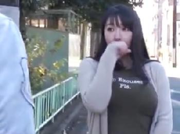 爆乳人妻がご近所様を自宅連れ込み避妊具なしで不貞交尾!!