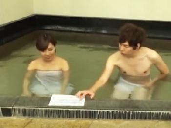 性的欲望が暴走寸前な美貌の人妻をナンパ→男優ペニスをすんなり受け入れたので避妊具未装着で膣内射精!!