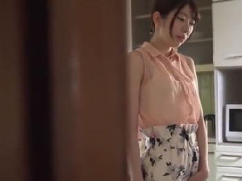 夫の父親に強引に犯されて強制股間の穴に直接射精される新婚の綺麗な人妻