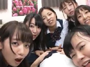 我が家が娘の友人に乗っ取られた!!思春期女子校生軍団に痴女られハーレム乱交!!