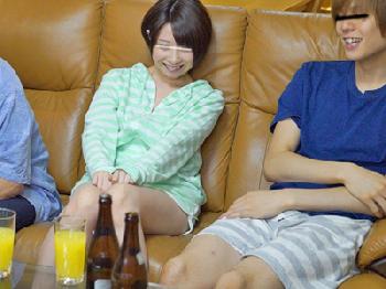 従妹の乳首を密かにイジっていたら性的興奮しだして挿入切望