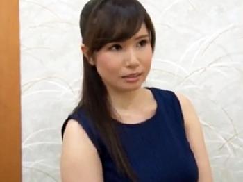 巨乳のとても綺麗な奥さんとバスケットボール部の男子学生が一緒に混浴した結末