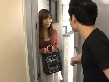 彼氏と同棲だけど隣に越してきた爆乳娘を…彼氏の居ない間に寝取ってやった話