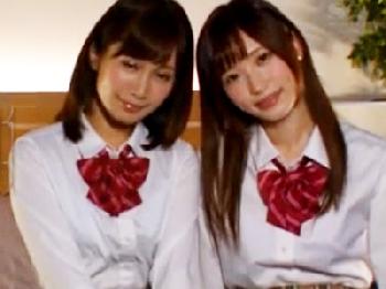 制服コスプレの魅力的な美少女たちとハーレム3P