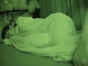 童顔な妹を夜這いし暗視カメラでハメ撮り