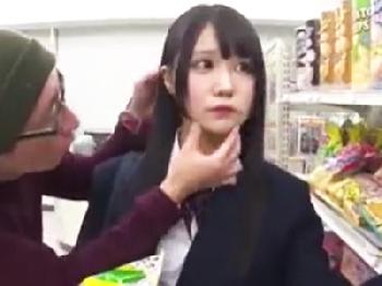 コンビニでタイムストップ!!爆乳店員や客の女子校生に無制限種付けし放題W